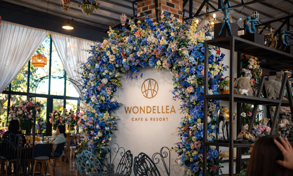 Dining with flower arch